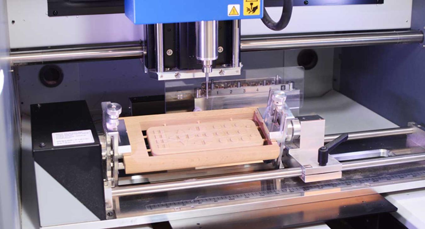 Roland MDX-50 mini cnc milling machine