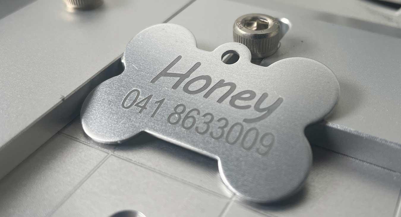 Pet tags engraving